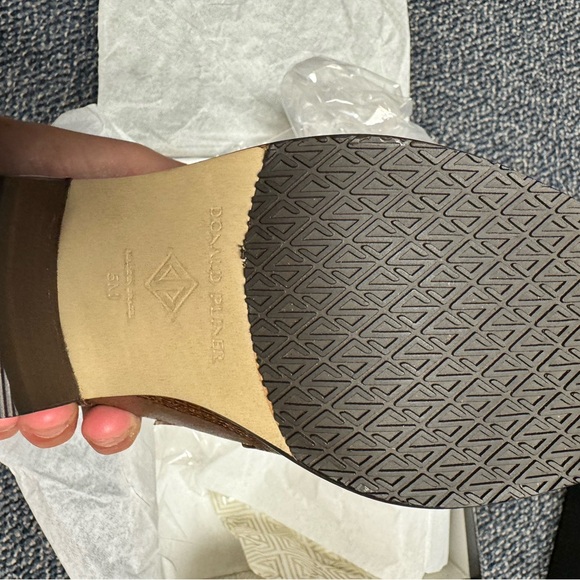 Shoes - Picture 3 of 8